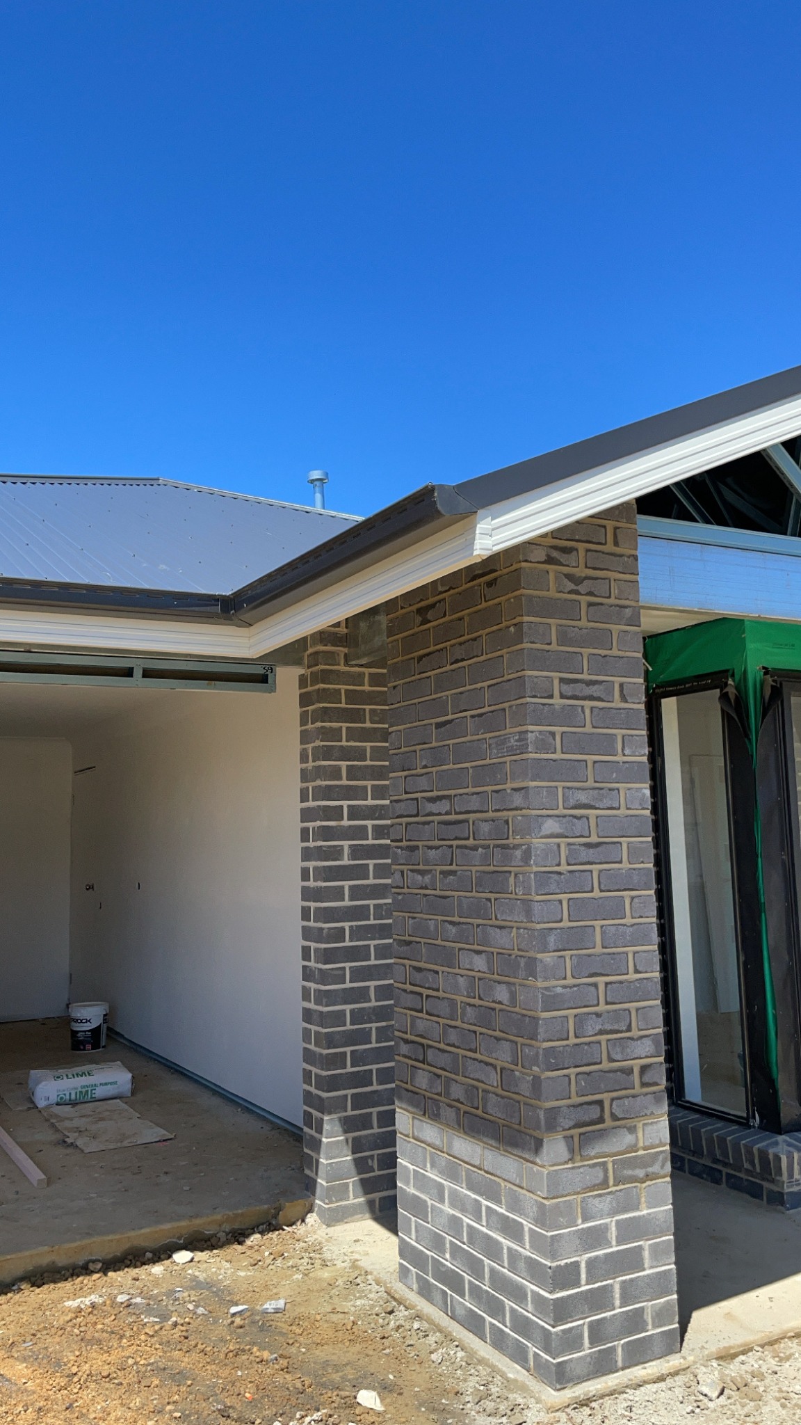 Dark feature brick pier